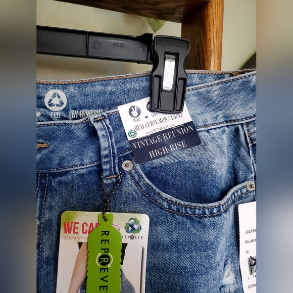 NEW Real curve jeans - Picture 6 of 11